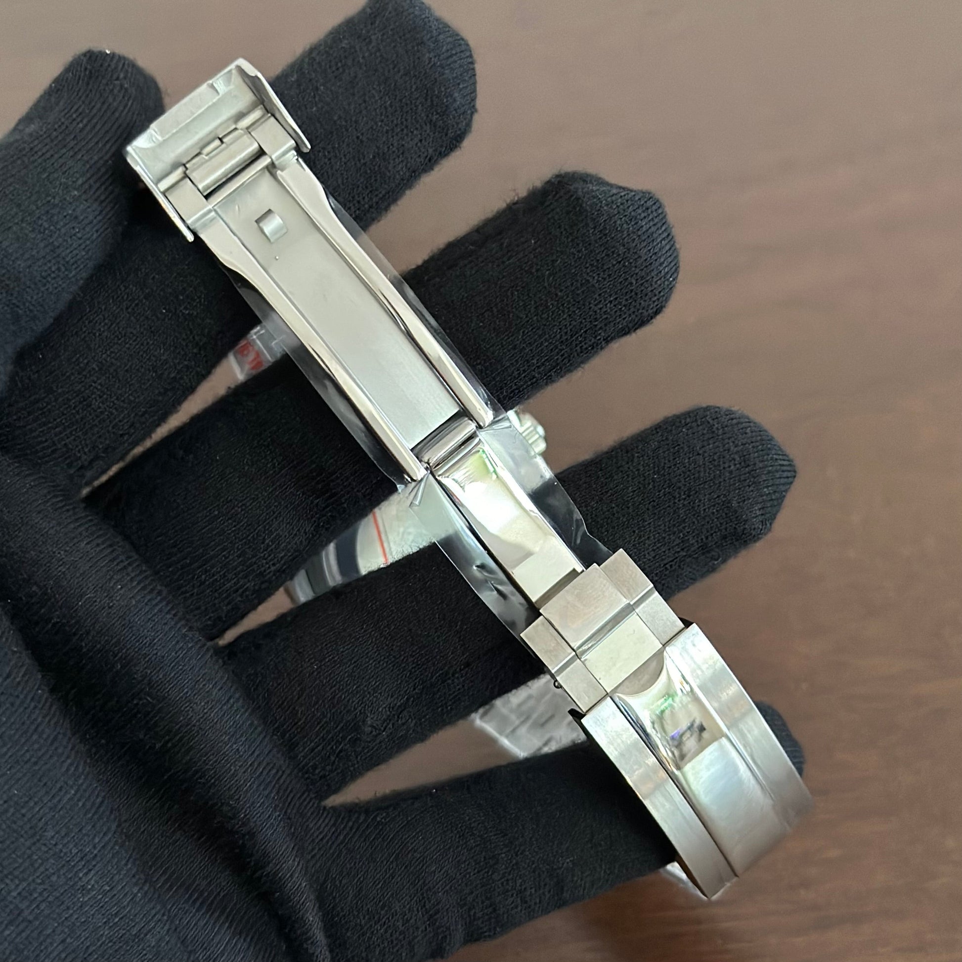 Black GMT – The Trailblazer’s Companion - Fairwood Watch Co.
